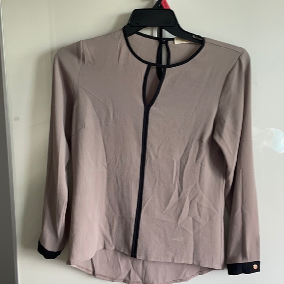 Women’s blouse - Picture 1 of 2